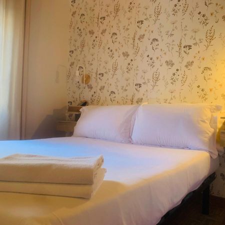Hostal As Margaritas Santiago de Compostela Kültér fotó